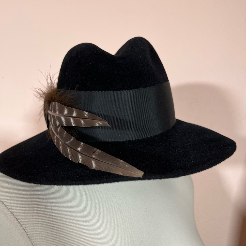 Vintage 1980 Retro Georgi Black Velvet wide flat brim Art Deco fedora Feather - Picture 14 of 16